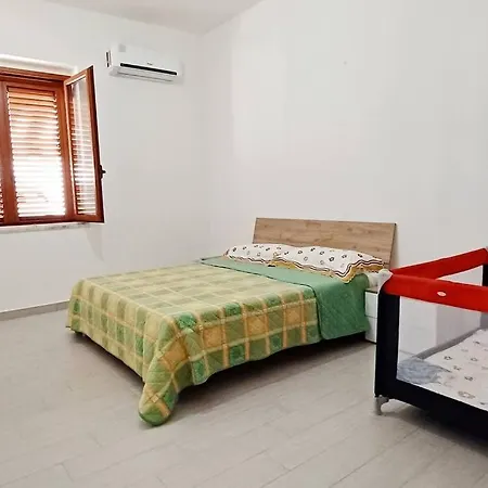 Sul Lungomare Di Torre Melissa