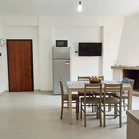 Sul Lungomare Di Torre Melissa