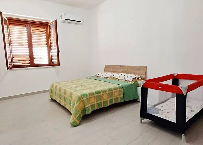 Sul Lungomare Di Torre Melissa