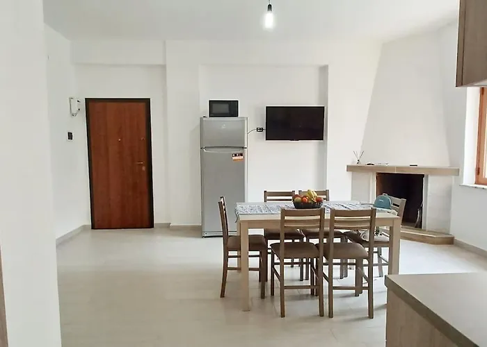 Sul Lungomare Di Torre Melissa